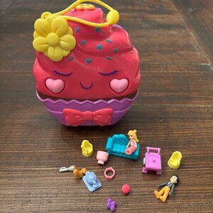 Polly Pocket Something Sweet Cupcake Compact Doll Playset